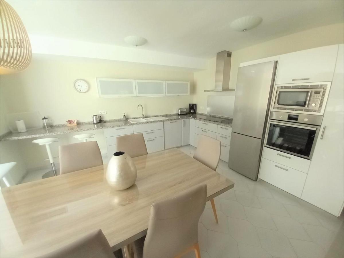 Miraflores Beachfront Penthouse Sitio de Calahonda エクステリア 写真