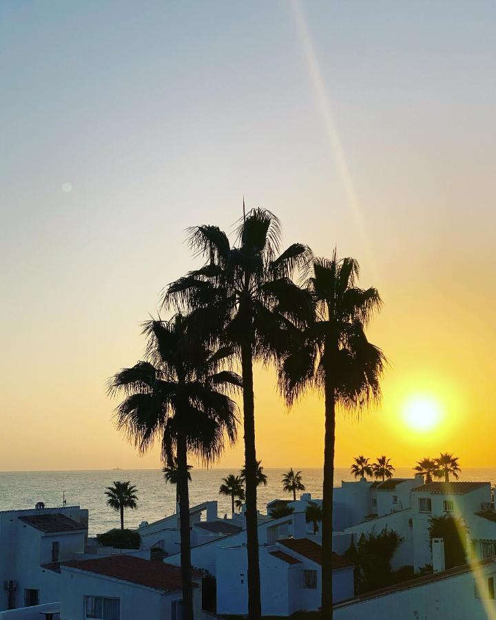 Miraflores Beachfront Penthouse Sitio de Calahonda エクステリア 写真