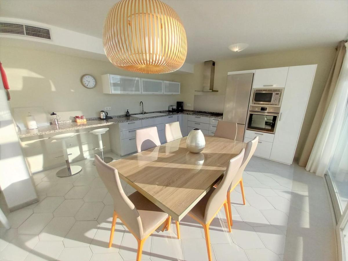 Miraflores Beachfront Penthouse Sitio de Calahonda エクステリア 写真