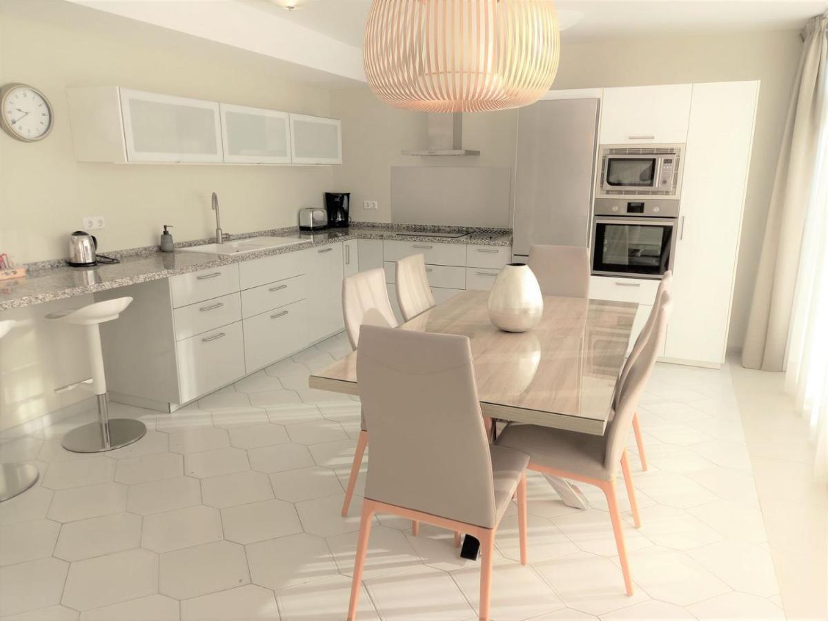 Miraflores Beachfront Penthouse Sitio de Calahonda エクステリア 写真