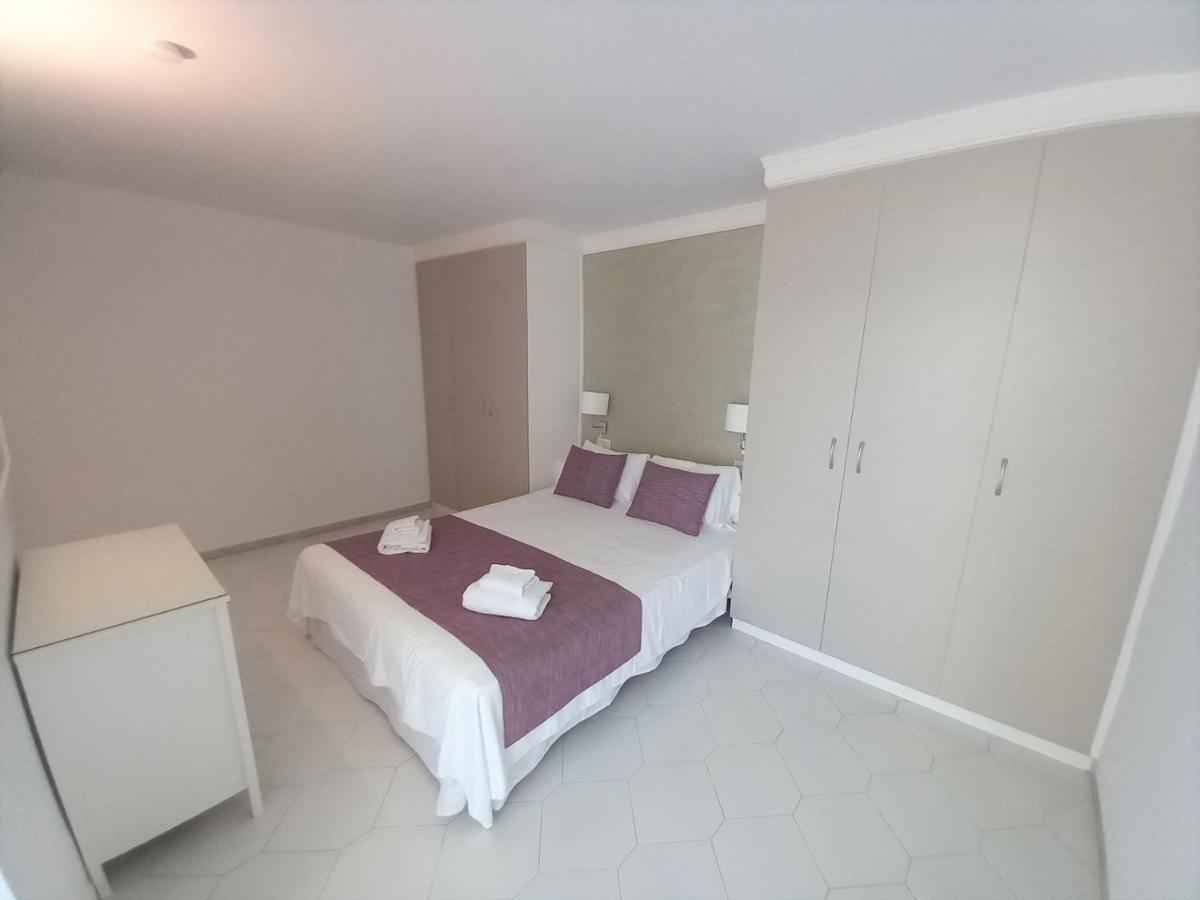 Miraflores Beachfront Penthouse Sitio de Calahonda エクステリア 写真