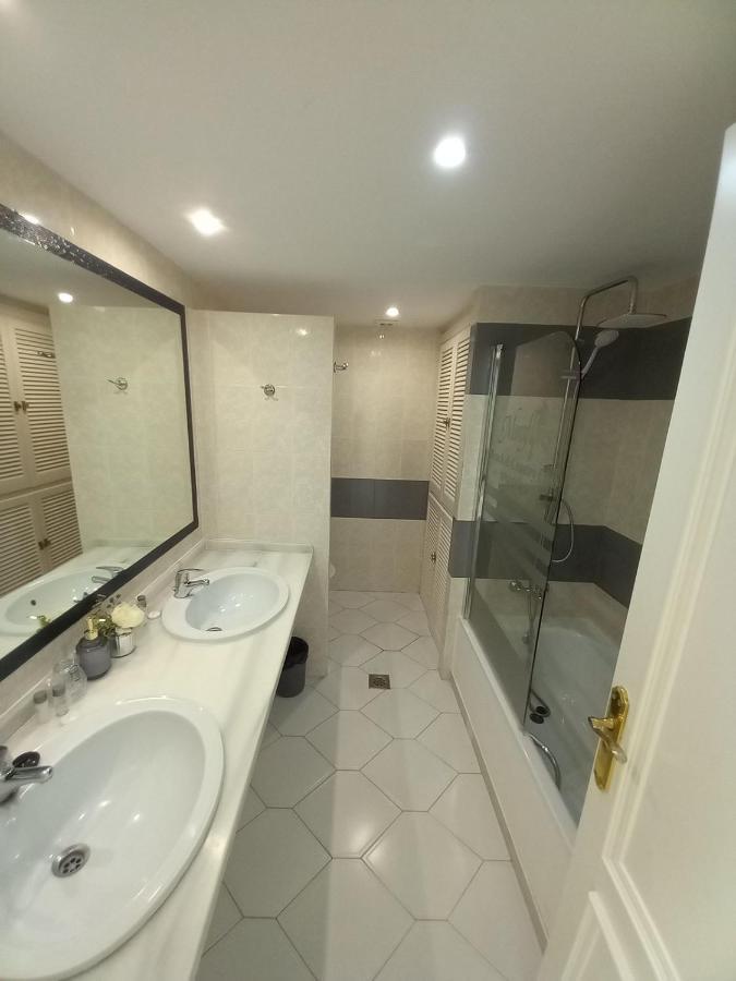 Miraflores Beachfront Penthouse Sitio de Calahonda エクステリア 写真
