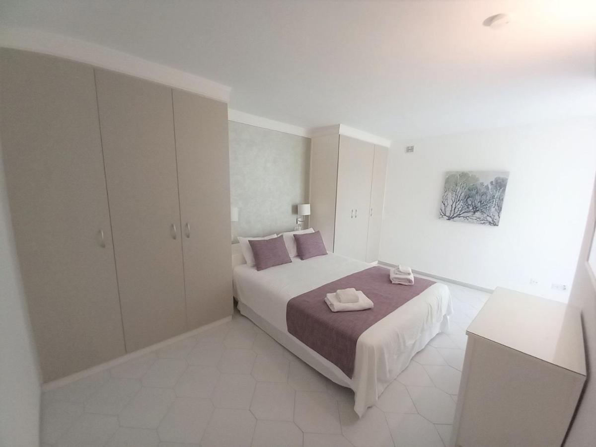 Miraflores Beachfront Penthouse Sitio de Calahonda エクステリア 写真