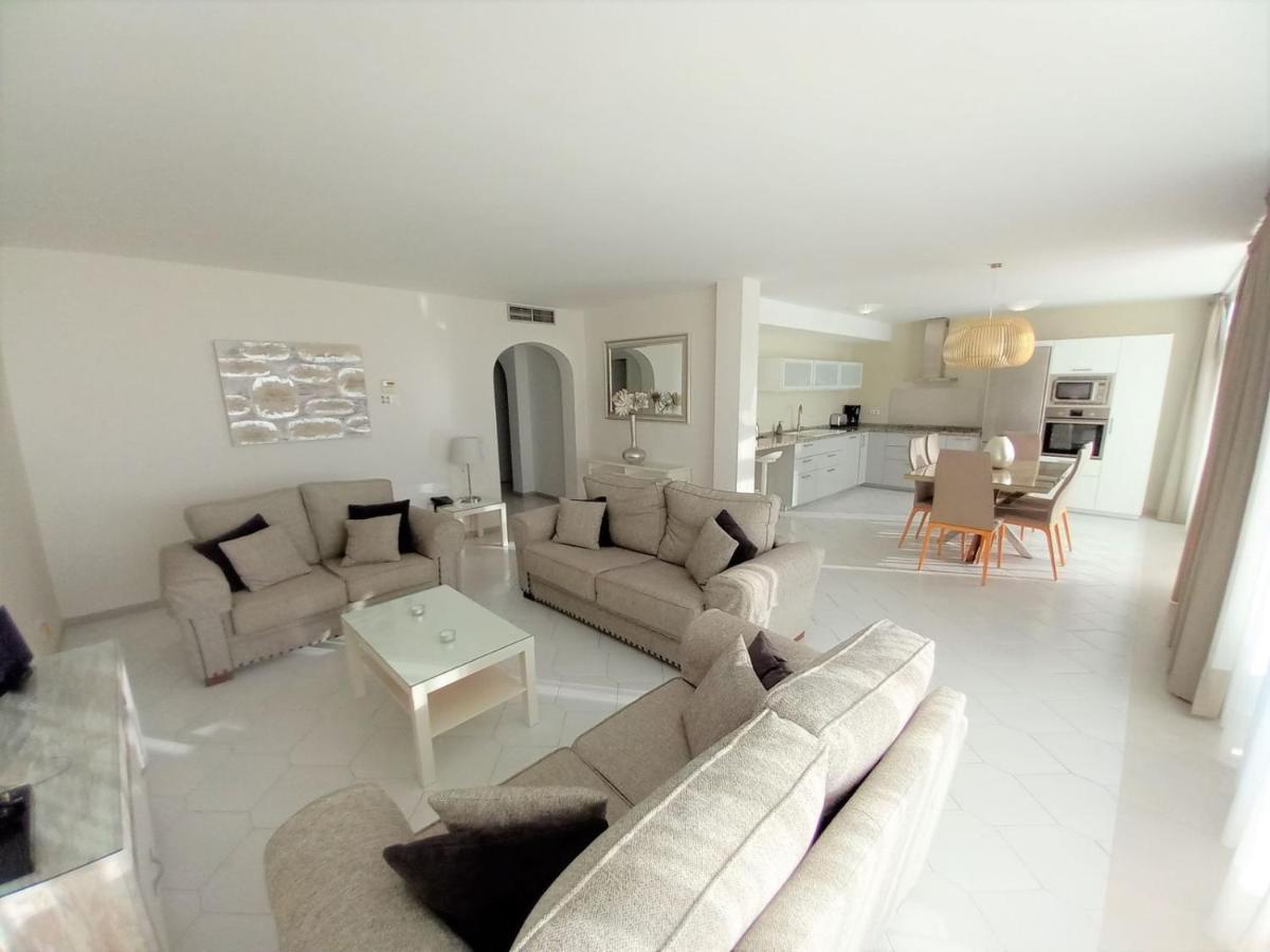 Miraflores Beachfront Penthouse Sitio de Calahonda エクステリア 写真